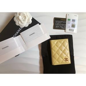 💫Sold💫 CHANEL 19S Caviar Leather Iridescent Yellow Flap Card Holder